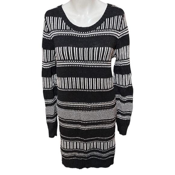 ROXY Dresses & Skirts - Roxy Black & White Sweater Dress in XL